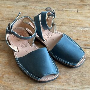 Pons Woman’s Teal Blue Leather Sandal Shoes Size 5